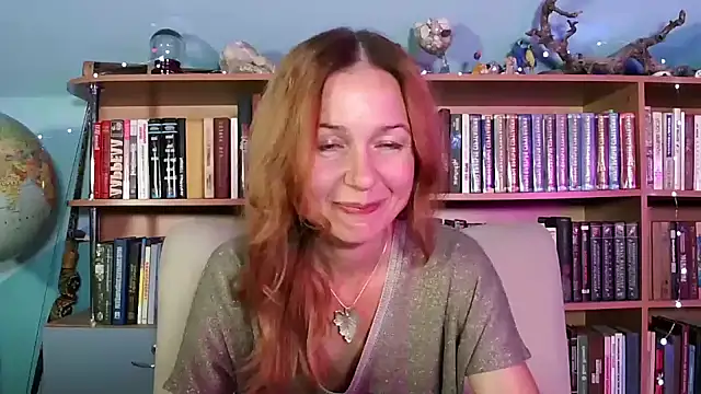 Snapshot of Foxilady357 chatting on September 19, 2025, 2:18 pm Foxilady357 online show from September 19, 2025, 2:18 pm