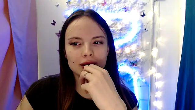 Snapshot of Ariella_ari chatting on October 2, 2025, 12:45 pm Ariella ari online show from October 2, 2025, 12:45 pm