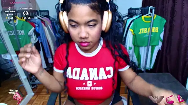 sharlottxl online show from February 26, 2026, 7:29 am