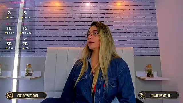 MelanyVegas online show from September 12, 2025, 8:25 am