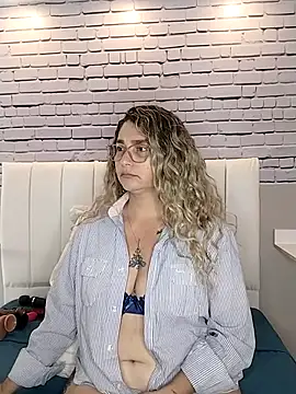 MelanyVegas online show from September 17, 2025, 1:35 pm