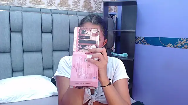 Snapshot of EMMA_ROGGER chatting on September 20, 2025, 7:26 pm EMMA ROGGER online show from September 20, 2025, 7:26 pm