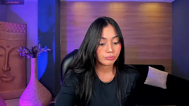 AmbarJames  online show from November 24, 2025, 2:39 pm