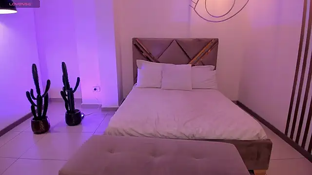 AmbarJames  online show from January 12, 2026, 11:59 am