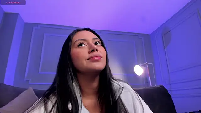 AmbarJames  online show from February 3, 2026, 12:10 pm