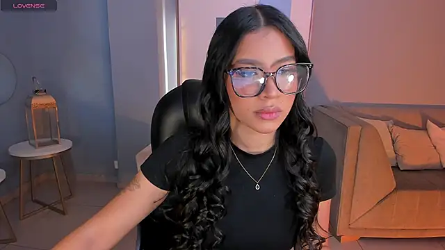 Snapshot of SophieHouston_ chatting on June 13, 2026, 2:31 am SophieHouston online show from June 13, 2026, 2:31 am