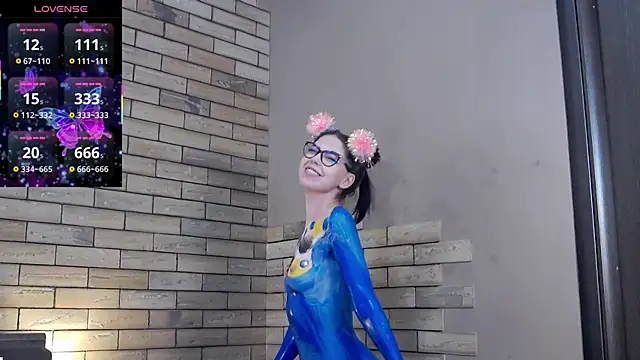 KaylaLewys online show from September 17, 2025, 5:36 pm