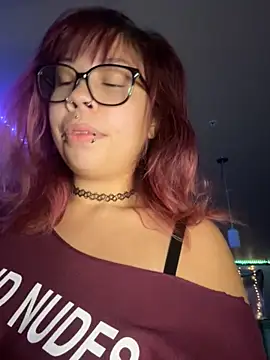 moan4mona online show from November 5, 2025, 2:44 am