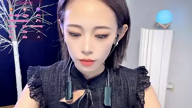 xiaoyue8888 online show from September 26, 2025, 1:42 am