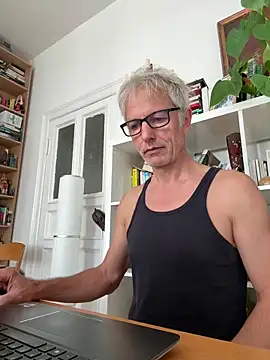 Snapshot of SexyLeon8 chatting on September 15, 2025, 9:20 am SexyLeon8 online show from September 15, 2025, 9:20 am