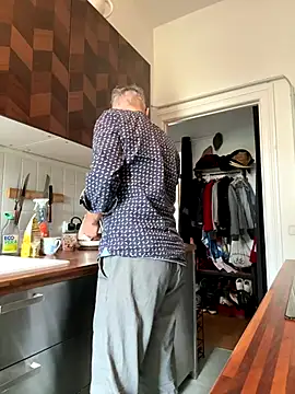 Snapshot of SexyLeon8 chatting on November 4, 2025, 8:35 am SexyLeon8 online show from November 4, 2025, 8:35 am