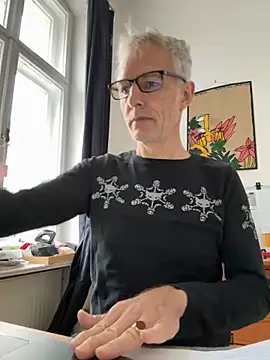 Snapshot of SexyLeon8 chatting on November 10, 2025, 10:14 am SexyLeon8 online show from November 10, 2025, 10:14 am