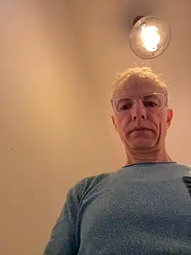 Snapshot of SexyLeon8 chatting on November 17, 2025, 8:20 am SexyLeon8 online show from November 17, 2025, 8:20 am