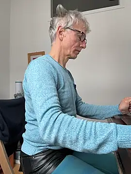 SexyLeon8 online show from February 11, 2026, 3:28 pm