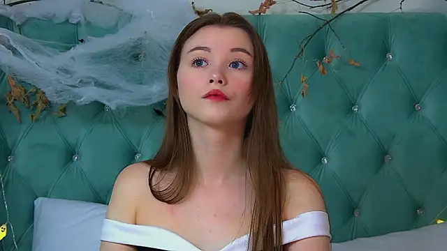 KeiraAsti online show from November 2, 2025, 6:16 am