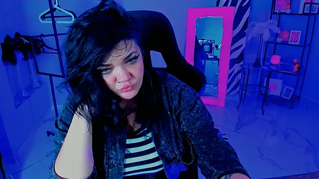 Snapshot of MaryHarrys chatting on October 21, 2025, 8:20 pm MaryHarrys online show from October 21, 2025, 8:20 pm