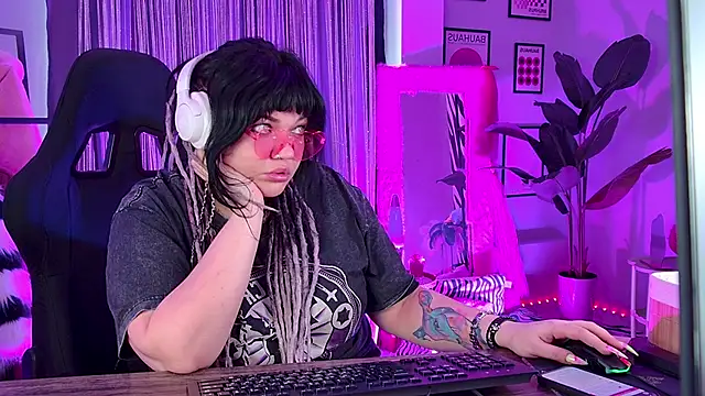 MaryHarrys online show from May 1, 2026, 5:23 am