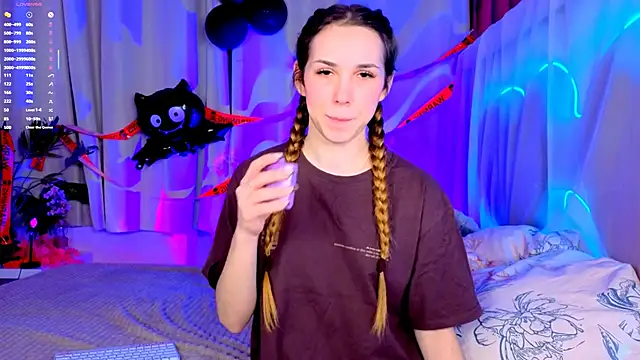 -CindyLou online show from October 31, 2025, 8:43 pm