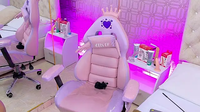 Snapshot of Becca_Grims chatting on November 13, 2025, 3:27 am Becca Grims online show from November 13, 2025, 3:27 am