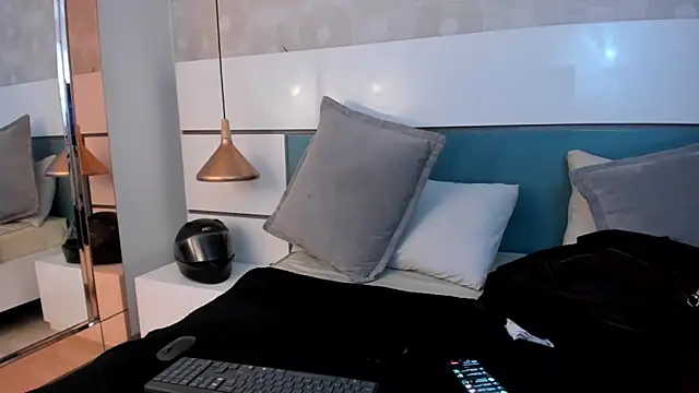 Ashkoreh online show from June 10, 2026, 8:19 pm