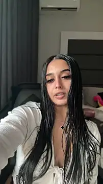LilMisIndianx online show from April 22, 2026, 12:18 pm