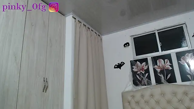 pinky f00x online show from October 16, 2025, 12:00 am