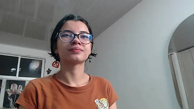 pinky f00x online show from October 17, 2025, 11:40 pm