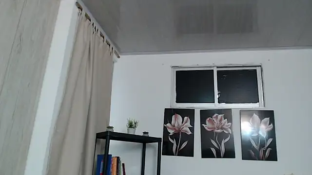 pinky f00x online show from February 9, 2026, 7:29 pm