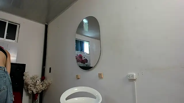 pinky f00x online show from June 9, 2026, 7:36 pm