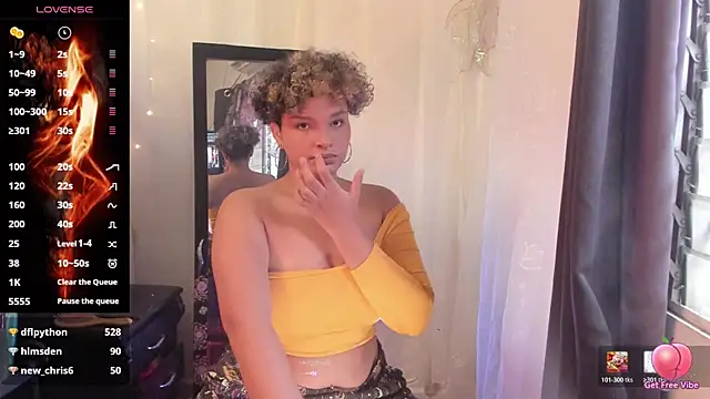 Snapshot of chloe_kisses chatting on June 15, 2026, 11:45 am chloe kisses online show from June 15, 2026, 11:45 am