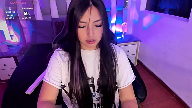 Adaara Rey online show from October 27, 2025, 8:02 pm