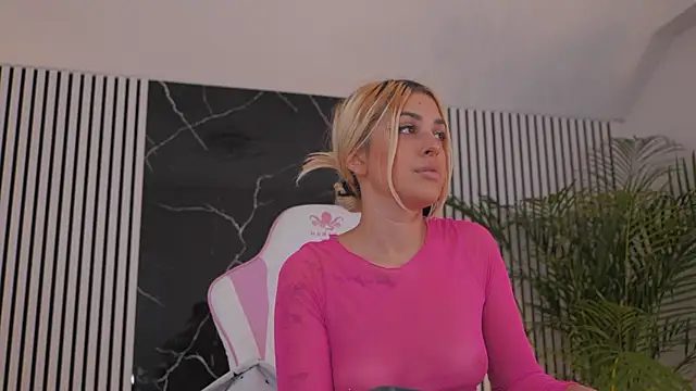 daisyblushh online show from November 22, 2025, 5:01 pm