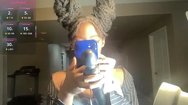 maskedgirl5005 online show from September 25, 2025, 8:12 pm