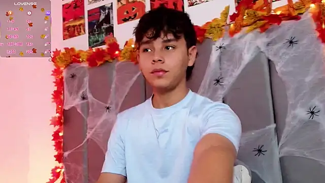 Snapshot of nico_leroy chatting on October 17, 2025, 5:26 pm nico leroy online show from October 17, 2025, 5:26 pm