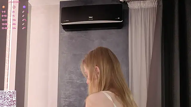 ElvinaRose online show from November 3, 2025, 2:02 am