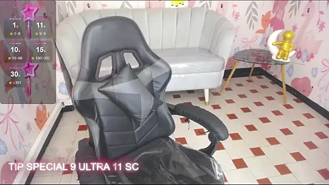 Snapshot of Paris09_v_ chatting on October 17, 2025, 3:42 am Paris09 v online show from October 17, 2025, 3:42 am