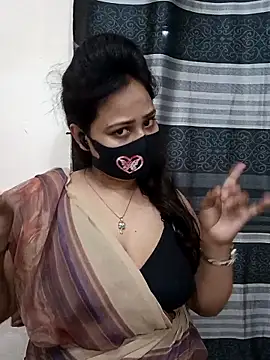 Snapshot of Mow_955 chatting on October 28, 2025, 6:32 pm Mow 955 online show from October 28, 2025, 6:32 pm