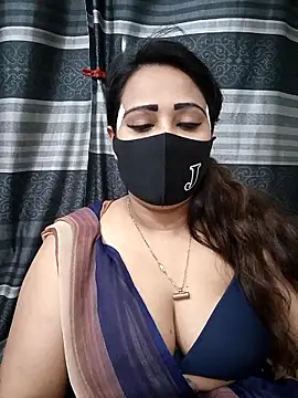 Snapshot of Mow_955 chatting on December 17, 2025, 5:52 pm Mow 955 online show from December 17, 2025, 5:52 pm