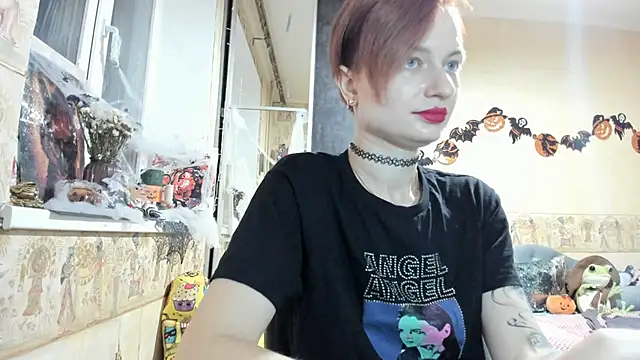 Snapshot of WatsonMi chatting on October 19, 2025, 3:45 pm WatsonMi online show from October 19, 2025, 3:45 pm