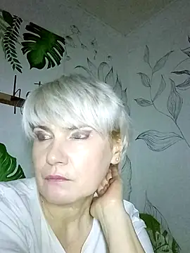 Catty Lady online show from November 14, 2025, 7:12 pm