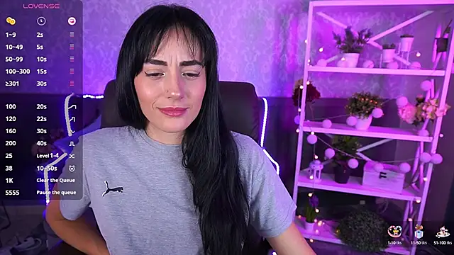 Snapshot of EviLune chatting on October 10, 2025, 6:23 am EviLune online show from October 10, 2025, 6:23 am