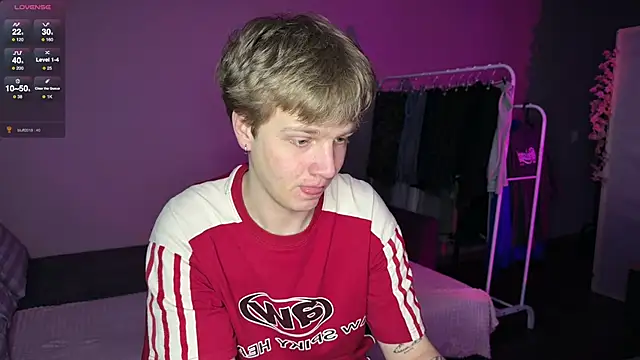 Snapshot of olivertasty chatting on May 3, 2026, 11:33 pm olivertasty online show from May 3, 2026, 11:33 pm