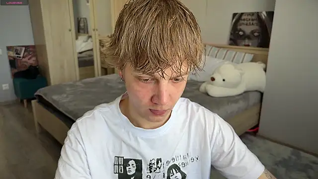 Snapshot of olivertasty chatting on July 2, 2026, 1:17 pm olivertasty online show from July 2, 2026, 1:17 pm
