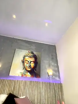 Saracooper   online show from November 3, 2025, 3:41 am