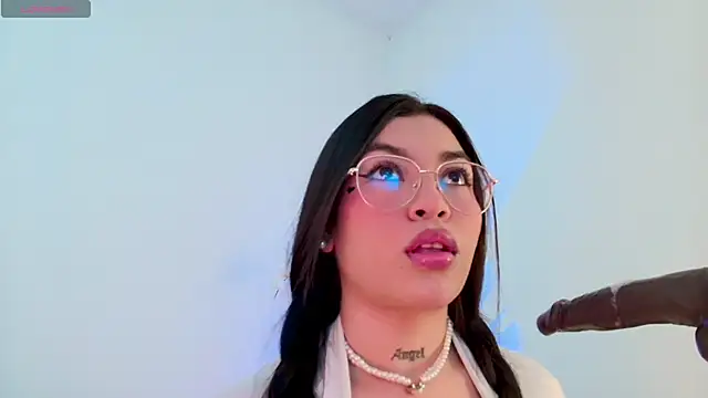 Snapshot of Skyy_Angel chatting on August 1, 2026, 5:23 pm Skyy Angel online show from August 1, 2026, 5:23 pm