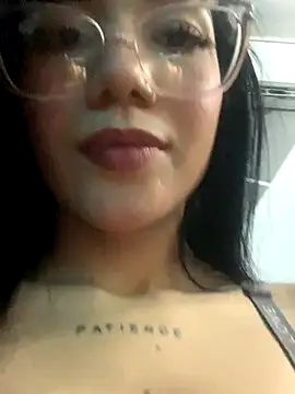 Snapshot of ElaRose_12 chatting on November 4, 2025, 7:24 pm ElaRose 12 online show from November 4, 2025, 7:24 pm