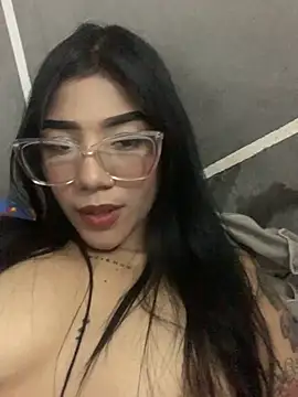 Snapshot of ElaRose_12 chatting on November 6, 2025, 5:14 pm ElaRose 12 online show from November 6, 2025, 5:14 pm