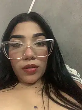 Snapshot of ElaRose_12 chatting on November 7, 2025, 6:19 pm ElaRose 12 online show from November 7, 2025, 6:19 pm