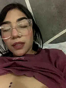 Snapshot of ElaRose_12 chatting on December 4, 2025, 9:23 pm ElaRose 12 online show from December 4, 2025, 9:23 pm