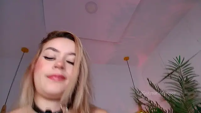 Mariee rosee online show from July 13, 2026, 9:39 pm